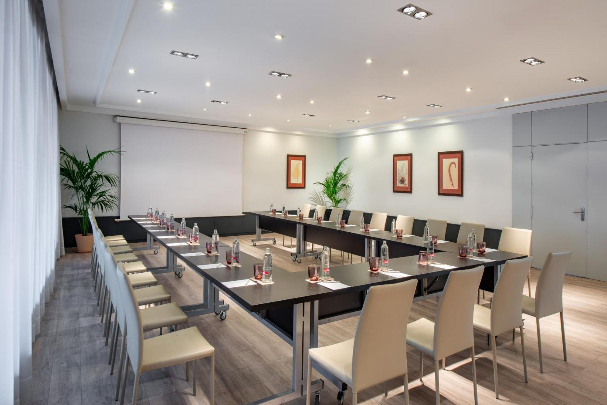 Hotel Madrid Alameda Aeropuerto, Affiliated By Melia Екстериор снимка