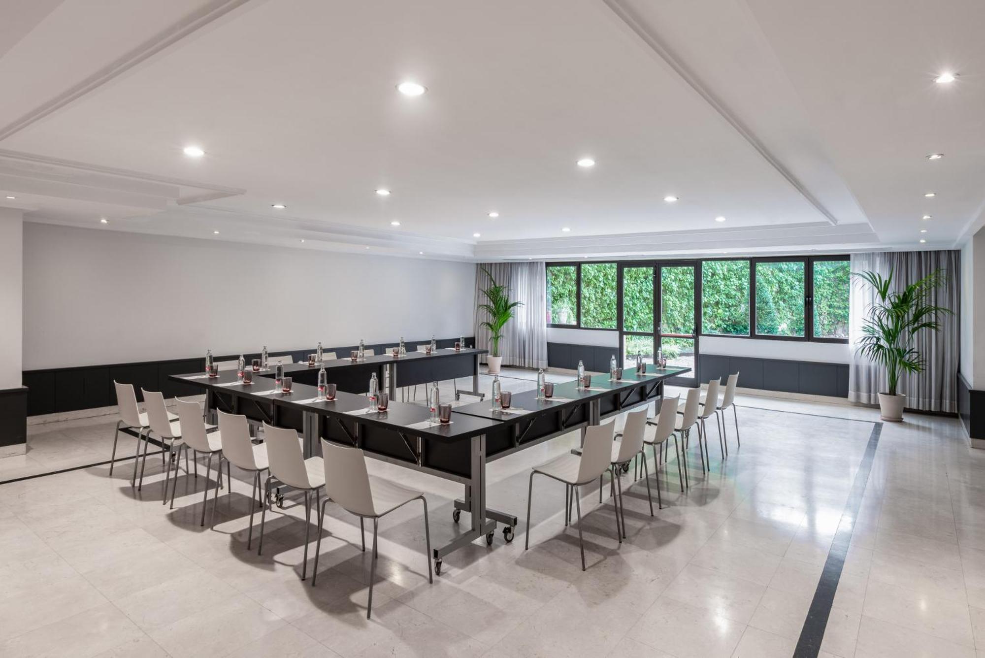 Hotel Madrid Alameda Aeropuerto, Affiliated By Melia Екстериор снимка