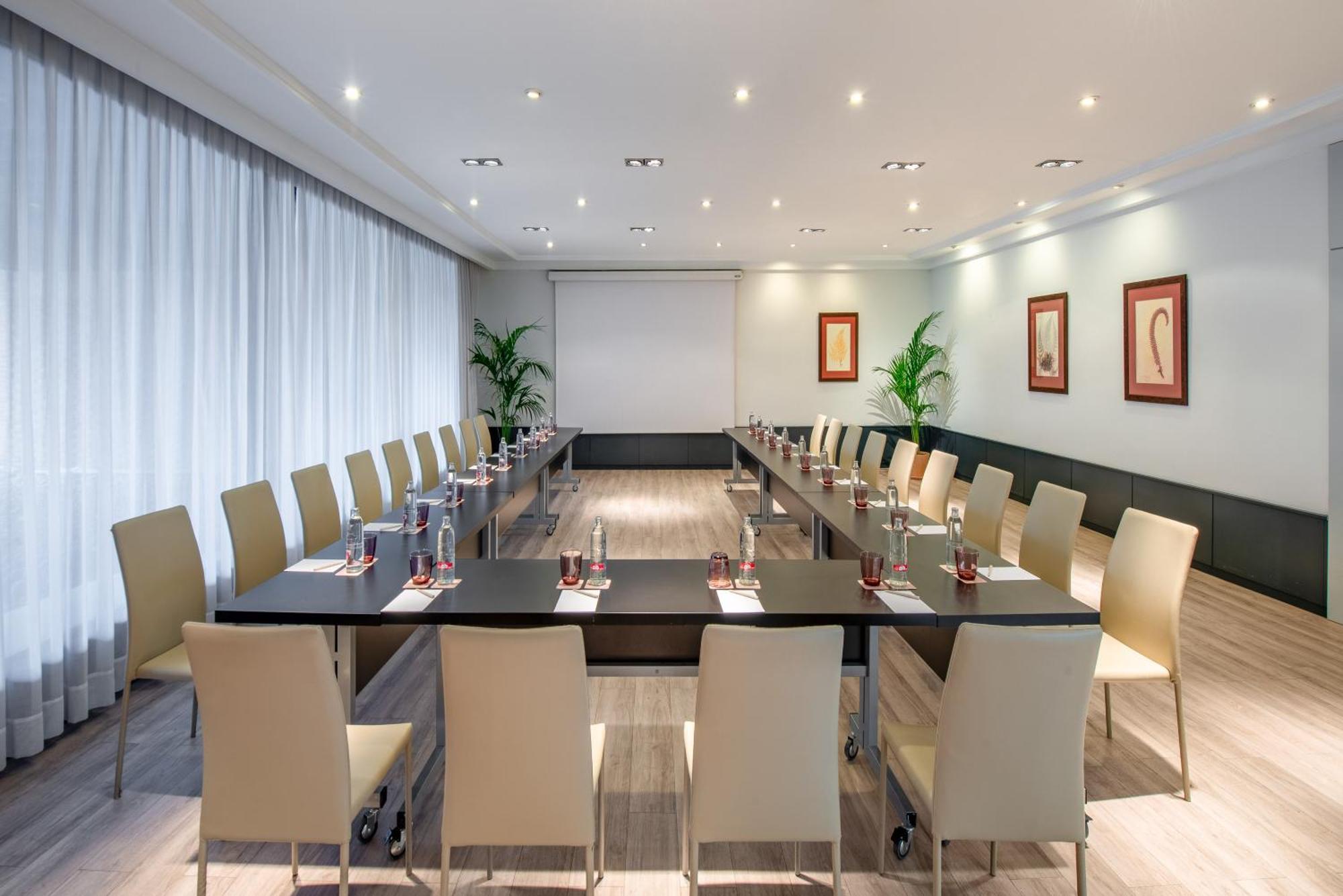 Hotel Madrid Alameda Aeropuerto, Affiliated By Melia Екстериор снимка