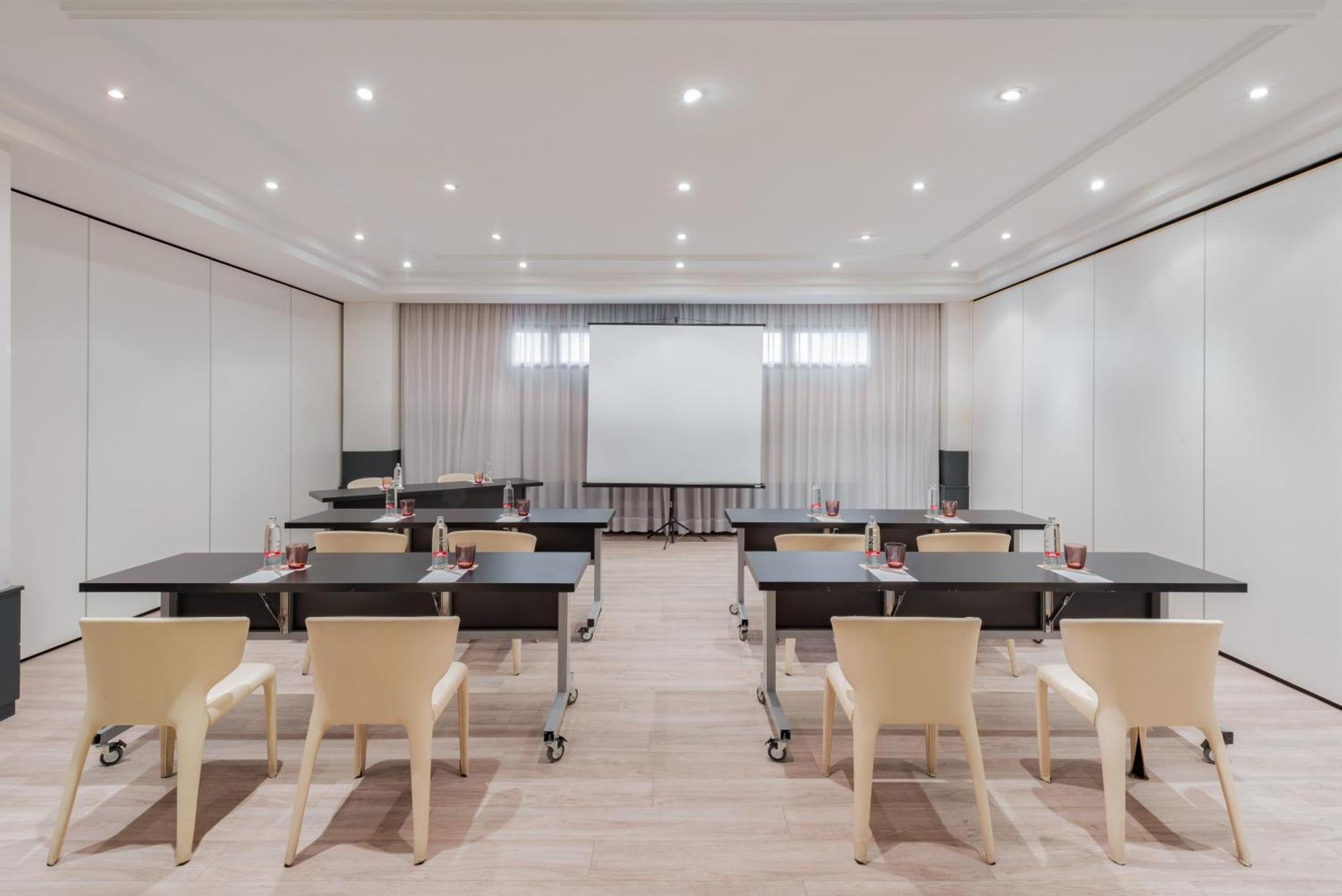 Hotel Madrid Alameda Aeropuerto, Affiliated By Melia Екстериор снимка